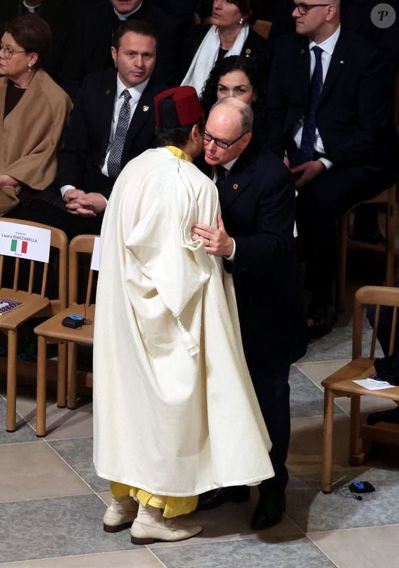 Son mari le prince Albert était absent, pris par la réouverture de la cathédrale Notre-Dame de Paris

Moulay Rachid et le prince Albert II de Monaco - Cérémonie de réouverture de la cathédrale Notre-Dame de Paris, le 7 décembre 2024.
© Dominique Jacovides / Bestimage