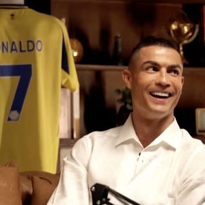 La superstar du football Cristiano Ronaldo a fait part de sa joie d'être devenu le premier footballeur milliardaire au monde.
© JLPPA / Bestimage