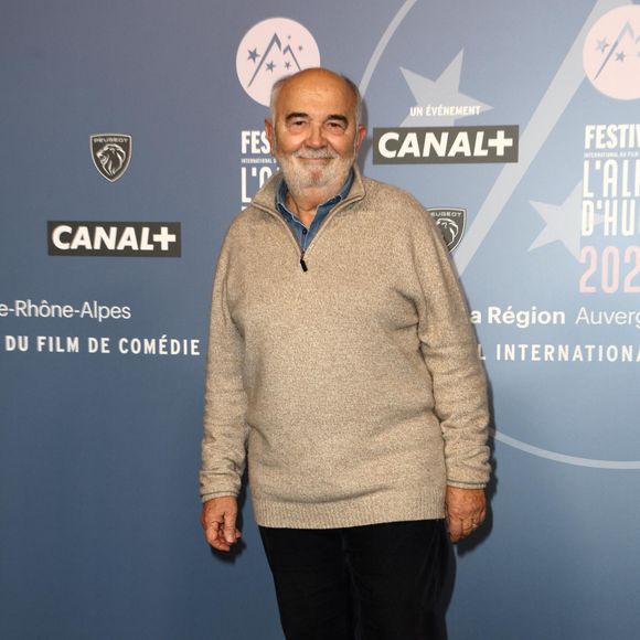 Gérard Jugnot - Tapis rouge lors du 29ème Festival International du Film de Comédie de l'Alpe d'Huez le 20 Janvier 2026. © Dominique Jacovides/Bestimage