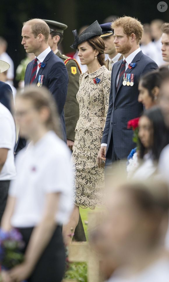 Le prince William, Kate Catherine Middleton, duchesse de Cambridge et le prince Harry - Commémorations du centenaire de la Bataille de la Somme à Thiepval, bataille qui fût la plus meurtrière de la Première Guerre Mondiale. Le 1er juillet 2016