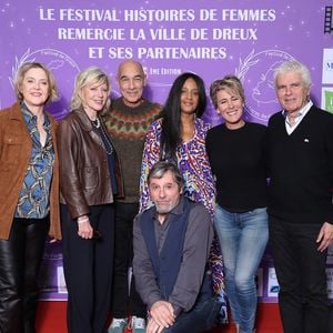 Exclusif - Agnes Soral, Chantal Ladesou, Jean-Marc Barr, Marc Duret, Johara Escourrou Noemie De Lattre, Claude Serillon au photocall lors de la 5ème édition du 'Festival Histoires de Femmes' à Dreux, France, le 18 octobre 2025. © Denis Guignebourg/Bestimage