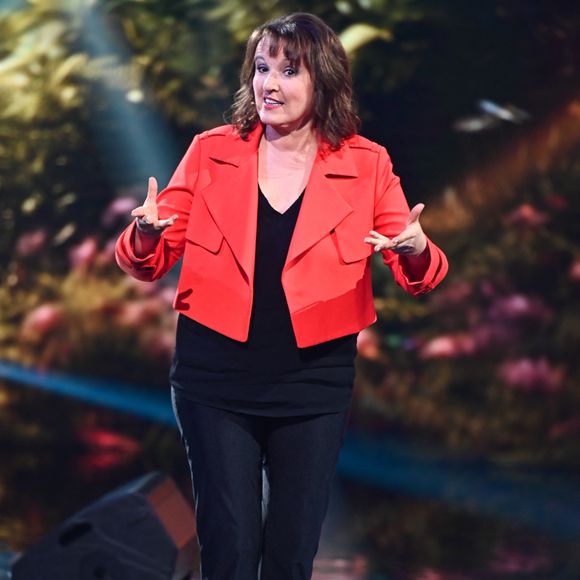 Exclusif -  Anne Roumanoff lors de l'enregistrement de l'émission "Famille je vous aime" présentée par M. Drucker et qui sera diffusée le 13 juin 2025 sur France 3, aux Studios rive gauche à Paris, France, le 14 avril 2025. © Clovis-Gaffiot/Bestimage