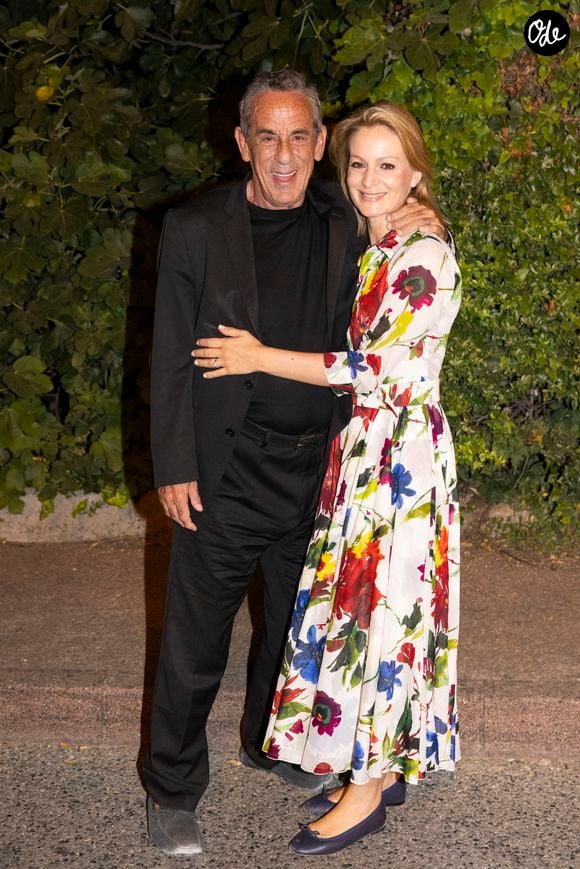 Exclusif - Thierry Ardisson et sa femme Audrey Crespo-Mara - Véronique Sanson en concert à l'occasion de la présentation de sa tournée "Hasta Luego" au théâtre de Verdure lors du festival de Ramatuelle le 1er aout 2023. © Cyril Bruneau / Festival de Ramatuelle / Bestimage