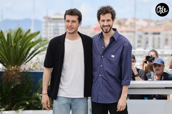 Giacomo Belmondo a rejoint son frère Victor Belmondo lors du photocall du film « Vivre, Mourir, Renaitre » à l'occasion du 77e Festival international du film de Cannes, le 23 mai 2024. 

© Jacovides-Moreau/Bestimage