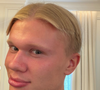 Pour cette rentrée, le sportif de 26 ans a choisi d'aborder un nouveau départ en se rasant tout simplement la tête. 

Compte Instagram de Erling Haaland