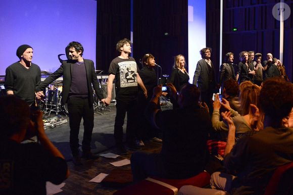 Les 29 et 30 mars au 104, a Paris, plusieurs artistes ont rendu un nouvel hommage a Alain Bashung avec le spectacle "Dernieres nouvelles de Frau Major". Etaient presents Brigitte Fontaine, Chloe Mons, Albin de la Simone, Bertrand Cantat, Christophe Miossec et Kent, ainsi que son guitariste Yan Pechin Agence / Bestimage