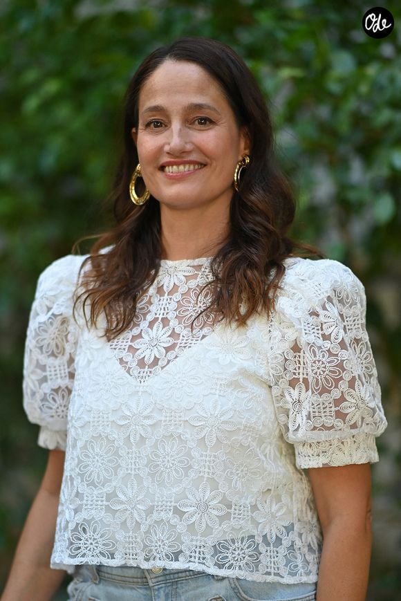 Marie Gillain participe à la séance photo du film « Les Héros du Louvre » lors de la troisième journée du 19e Festival du film francophone d'Angoulême, le 26 août 2026 à Angoulême, en France. Photo de Franck Castel/ABACAPRESS.COM