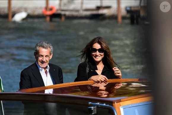 Nicolas Sarkozy et sa femme Carla Bruni arrivent au Lido lors du 80ème édition du festival international du film de Venise, la Mostra, à Venise, Italie, le 2 septembre 2023. © SGP/Bestimage