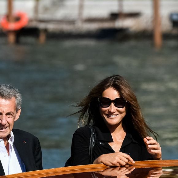 Nicolas Sarkozy et sa femme Carla Bruni arrivent au Lido lors du 80ème édition du festival international du film de Venise, la Mostra, à Venise, Italie, le 2 septembre 2023. © SGP/Bestimage