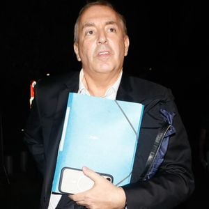 L'animateur Jean-Marc Morandini sort du tribunal après son procès pour corruption de mineurs au Tribunal de Paris le 24 octobre 2022.