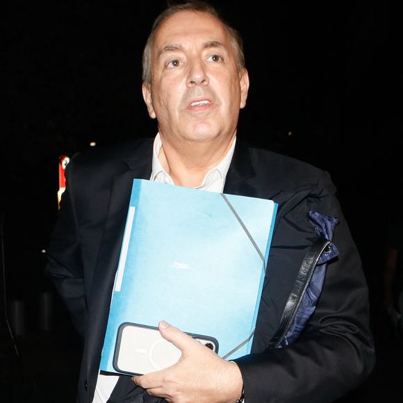 L'animateur Jean-Marc Morandini sort du tribunal après son procès pour corruption de mineurs au Tribunal de Paris le 24 octobre 2022.