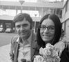 Dans les années 1960, en même temps qu'elle commençait sa carrière, la chanteuse a rencontré George Petsilas. Comme elle, il a longtemps fait la pluie et le beau temps sur la musique hellène.

Nana Mouskouri avec son mari George Petsilas à Schiphol, le 30 mai 1969. Photo par Imago/ABACAPRESS.COM