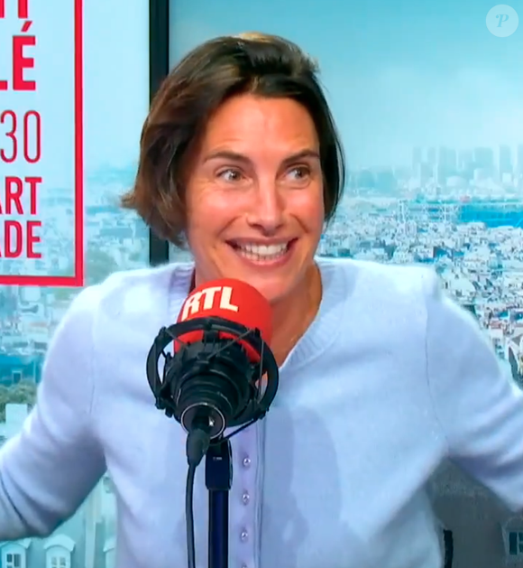 Au micro de RTL, elle s'est souvenue d'une anecdote cocasse...

Alessandra Sublet, sur RTL le samedi 24 janvier.