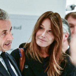 Nicolas Sarkozy et sa femme Carla Bruni - Nicolas Sarkozy condamné à 5 ans de prison à l'issue du procès de l'affaire du financement libyen au tribunal correctionnel de Paris, le 25 septembre 2025. L'ancien chef de l'Etat était accompagné de sa femme, C.Bruni. Nicolas Sarkozy, jugé coupable d’association de malfaiteurs, sera prochainement convoqué en vue de lui signifier la date de son incarcération. 
© Christian Liewig / Bestimage