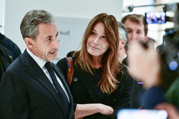 Nicolas Sarkozy et sa femme Carla Bruni - Nicolas Sarkozy condamné à 5 ans de prison à l'issue du procès de l'affaire du financement libyen au tribunal correctionnel de Paris, le 25 septembre 2025. L'ancien chef de l'Etat était accompagné de sa femme, C.Bruni. Nicolas Sarkozy, jugé coupable d’association de malfaiteurs, sera prochainement convoqué en vue de lui signifier la date de son incarcération. 
© Christian Liewig / Bestimage