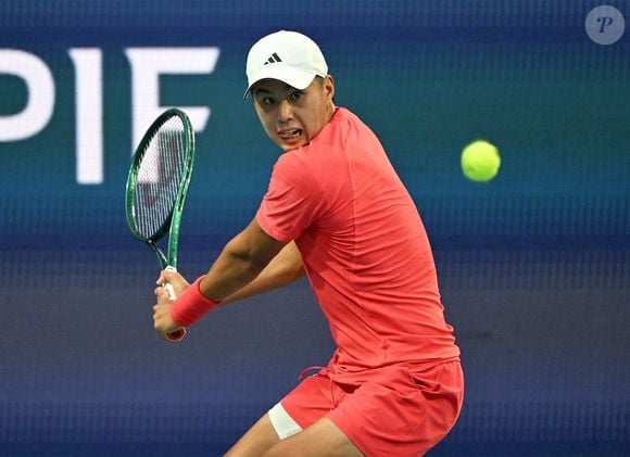 Miami, Floride  -  Learner Tien - Le cinquième jour du Miami Open 2025 a donné lieu à des matchs très animés, les meilleurs joueurs s'affrontant sur le court. (Backgrid USA / Bestimage).