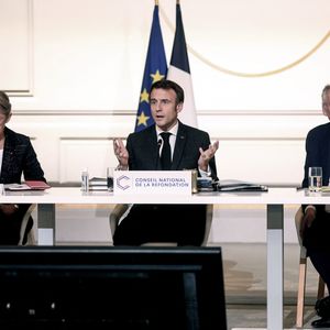 Le président français, Emmanuel Macron  préside la deuxième session plénière du Conseil national de la refondation (CNR), en présence de la Première ministre, Elisabeth Borne, François Bayrou, Bruno Le Maire et de membres du Gouvernement, au palais de l'Elysée,  Paris, le 12 décembre 2022.  © Stéphane Lemouton / Bestimage