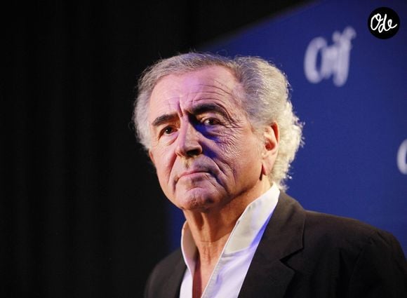 Bernard-Henri Lévy lors d'une cérémonie organisée par le Conseil des institutions juives de France (CRIF) en hommage aux victimes des attentats du Hamas du 7 octobre 2023 contre Israël, à l'occasion du premier anniversaire de l'événement, à Paris, le 7 octobre 2024. © Jonathan Rebboah / Panoramic / Bestimage