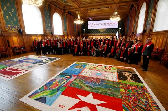 La princesse Stéphanie de Monaco et sa fille Camille Gottlieb assistent au déploiement des courtepointes à l'occasion de la journée mondiale de lutte contre le SIDA avec Fight Aids Monaco au musée océanographique de Monaco le 1er décembre 2025. @Jean-François Ottonello / Nice Matin / Bestimage