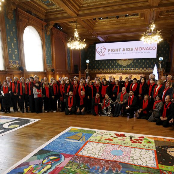 La princesse Stéphanie de Monaco et sa fille Camille Gottlieb assistent au déploiement des courtepointes à l'occasion de la journée mondiale de lutte contre le SIDA avec Fight Aids Monaco au musée océanographique de Monaco le 1er décembre 2025. @Jean-François Ottonello / Nice Matin / Bestimage