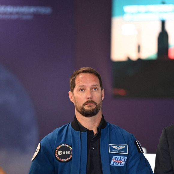 Thomas Pesquet, premier commandant français de l'ISS, était présent à l'événement.
Le 20 juin 2025, le président Emmanuel Macron a assisté à la 55e édition du Salon international de l'aéronautique et de l'espace (SIAE) qui s'est tenu à l'aéroport de Paris-Le Bourget, au nord de Paris. A son arrivée, il entre dans le pavillon du Paris Space Hub, visite le stand d'Eutelsat et se connecte en direct avec l'astronaute Sophie Adenot de Houston. La visite se termine par un discours du Président devant des professionnels de l'aérospatiale et des leaders de l'industrie. Photo Jeanne Accorsini/Pool/ABACAPRESS.COM