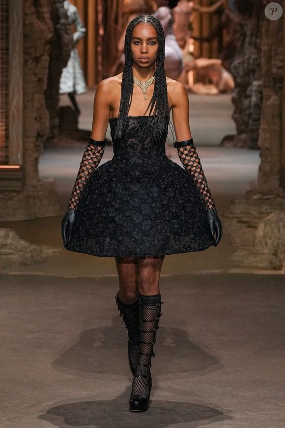 Défilé de la collection prêt-à-porter Dior printemps été 2023 lors de la Fashion Week de Paris. M.Grazia Chiuri (directrice artistique de Dior) apparaît sur le podium à la fin du défilé. Le 27 septembre 2022.