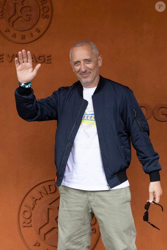 Gad Elmaleh au village lors des Internationaux de France de Tennis de Roland Garros 2025, à Paris, France, le 8 juin 2025. © Cyril Moreau/Bestimage