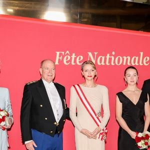 Andrea Casiraghi, la princesse Caroline de Hanovre, le prince Albert II de Monaco, la princesse Charlène de Monaco, la princesse Alexandra de Hanovre, Pierre Casiraghi et Ben Sylvester Strautmann - La famille princière de Monaco arrive au gala "Bonsoir Monte-Carlo - Grande revue - Josephine Baker" à l'opéra de Monte-Carlo à l'occasion de la fête nationale le 19 novembre 2025. Claudia Albuquerque/Bestimage