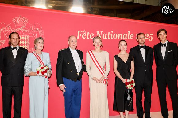 Andrea Casiraghi, la princesse Caroline de Hanovre, le prince Albert II de Monaco, la princesse Charlène de Monaco, la princesse Alexandra de Hanovre, Pierre Casiraghi et Ben Sylvester Strautmann - La famille princière de Monaco arrive au gala "Bonsoir Monte-Carlo - Grande revue - Josephine Baker" à l'opéra de Monte-Carlo à l'occasion de la fête nationale le 19 novembre 2025. Claudia Albuquerque/Bestimage