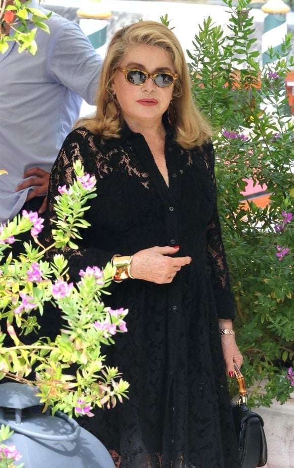 Catherine Deneuve - Les célébrités arrivent au Lido à l'occasion de la 76ème édition de la Mostra de Venise, le 28 août 2019.
Backgrid UK/ Bestimage