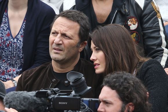 Arthur (Jacques Essebag) et sa compagne Mareva Galanter dans les tribunes de la finale homme des internationaux de France de Roland Garros à Paris le 5 juin 2016. © Moreau-Jacovides / Bestimage