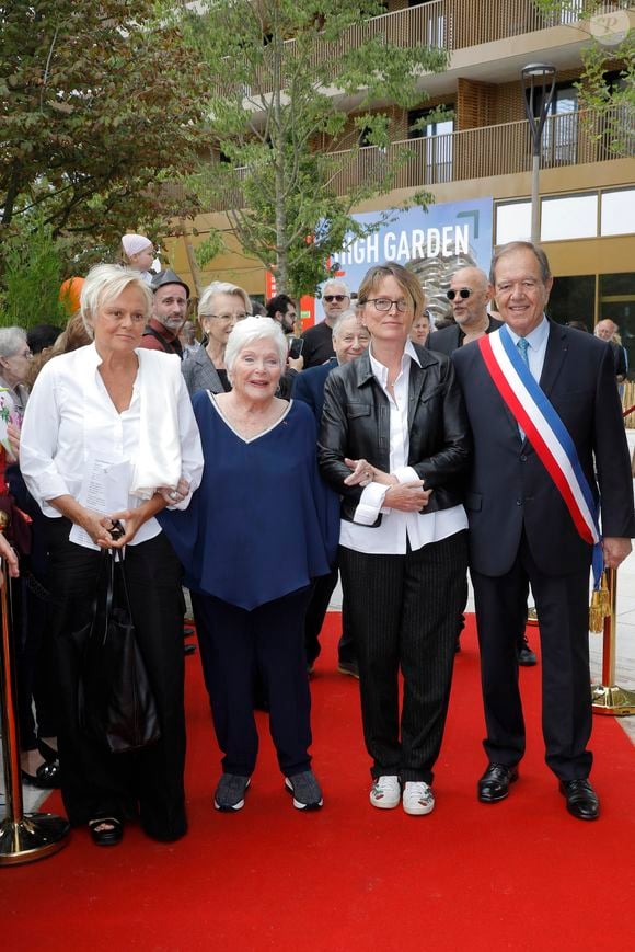 Exclusif - Muriel Robin, Line Renaud, Claude Chirac et Patrick Ollier - Inauguration de la place Line Renaud a Rueil-Malmaison le 22 Juin 2024.
© Jlppa / Bestimage