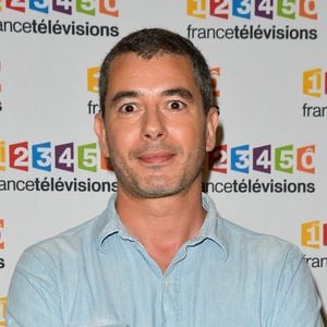 Ali Baddou lors du photocall de la présentation de la nouvelle dynamique 2017-2018 de France Télévisions. Paris, le 5 juillet 2017.
© Guirec Coadic/Bestimage