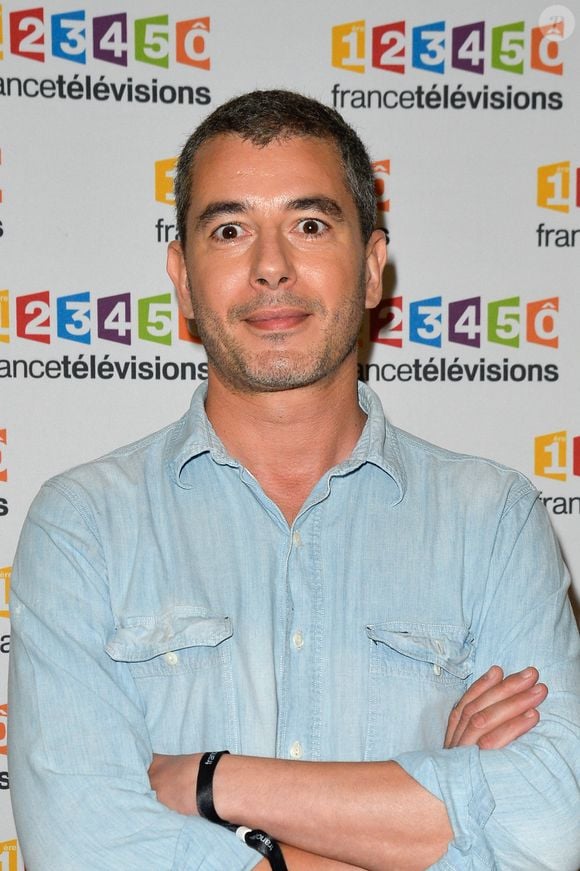 Ali Baddou lors du photocall de la présentation de la nouvelle dynamique 2017-2018 de France Télévisions. Paris, le 5 juillet 2017.
© Guirec Coadic/Bestimage