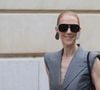 Elle n'a pas arrêté de chanter et a poursuivi sa prestation comme si de rien n'était. Mais quelques minutes avant la fin du concert, c'est sa mémoire qui lui a joué un mauvais tour.

Céline Dion sort de l'hôtel Royal Monceau à Paris le 3 octobre 2026 © Denis Guignebourg / Bestimage