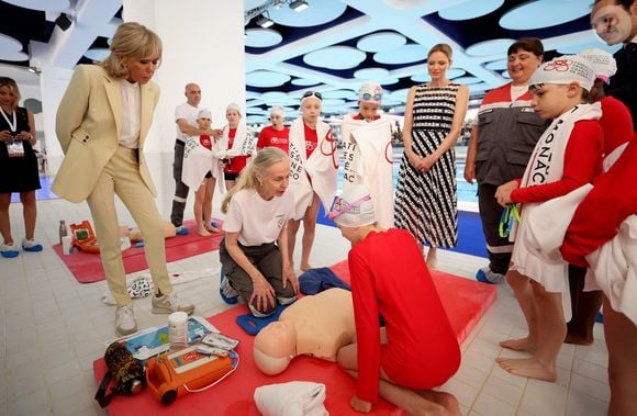 La princesse Charlène de Monaco, Brigitte Macron lors de l'opération Water Safety Day à la piscine du stade Louis II à Monaco le 8 juin 2025.
© Dominique Jacovides / Bestimage