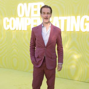 Malgré son absence, il avait suivi la cérémonie. 

James Van Der Beek aux USA le 14 mai 2025. Photo par Fati S/ABACAPRESS.COM