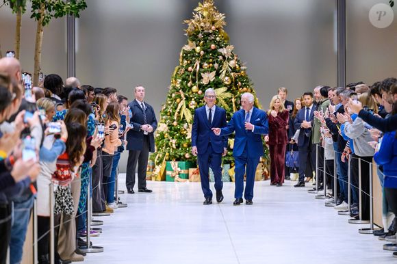 Le roi Charles III d'Angleterre en visite à l'Apple Store HQ à Battersea Power Station à Londres. Le 12 décembre 2024 ALPHA AGENCY / BESTIMAGE