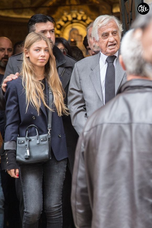 Jean-Paul Belmondo et sa fille Stella Eva Angelina Belmondo lors des funérailles de l'acteur, scénariste et réalisateur français Charles Gérard, à la cathédrale arménienne Saint-Jean-Baptiste, le 26 septembre 2019 à Paris, en France. Photo de Nasser Berzane/ABACAPRESS.COM