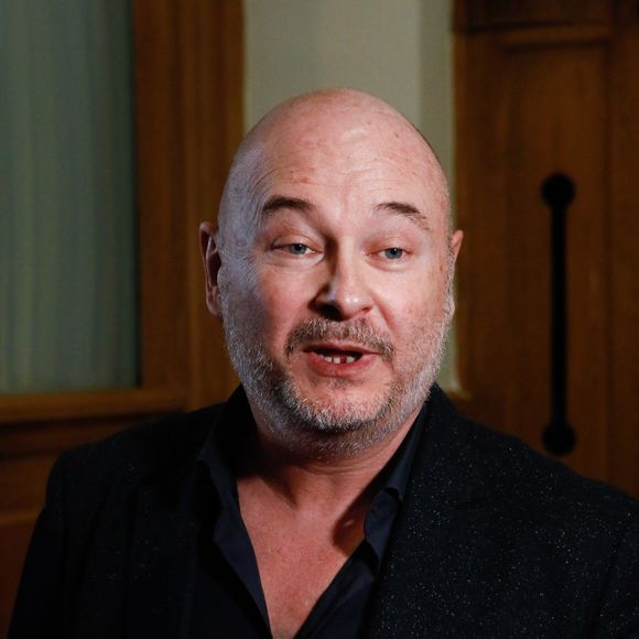 Elle affirme avoir prêté son téléphone et nie être l’auteure des messages.

Sébastien Cauet au tribunal de commerce de Paris, France, le 18 mars 2024.

© Christiophe Clovis/Bestimage