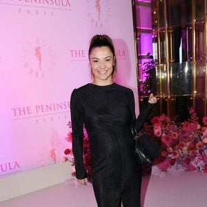 Denitsa Ikonomova (enceinte) - Photocall du 5ème gala de charité de l'association "Les Bonnes Fées" à l'occasion de la campagne mondiale "Octobre Rose" à l'hôtel Peninsula, Paris le 3 octobre 2024. © Rachid Bellak/Bestimage