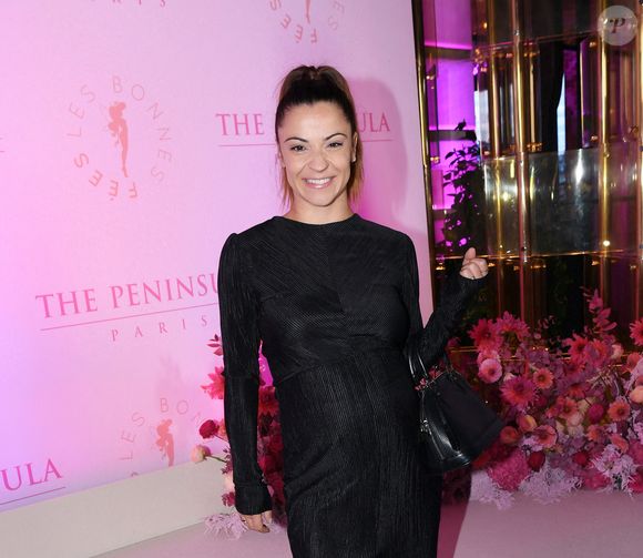 Denitsa Ikonomova (enceinte) - Photocall du 5ème gala de charité de l'association "Les Bonnes Fées" à l'occasion de la campagne mondiale "Octobre Rose" à l'hôtel Peninsula, Paris le 3 octobre 2024. © Rachid Bellak/Bestimage