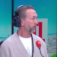 Thomas Sotto pris en charge à Paris : Philippe Caverivière n'y pas avec le dos de la cuillère pour se moquer de lui