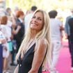 À 54 ans, Astrid Veillon change de look et opte pour une couleur tendance parfaite pour l'été !