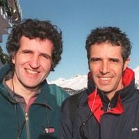 “Ça a été affreux” : Julien Clerc revient sur la disparition subite de son frère Gérard Leclerc et les instants qui ont suivi