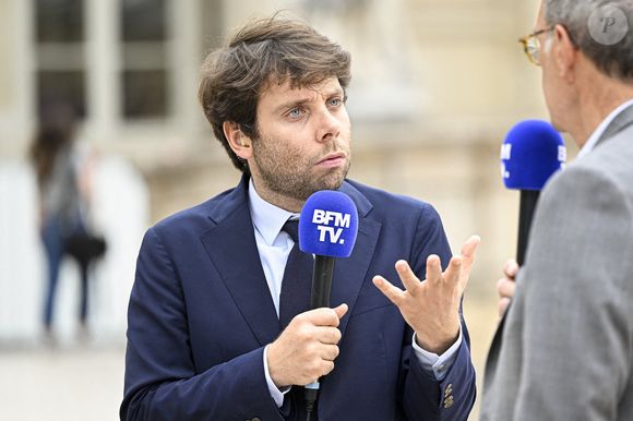 Benjamin Duhamel de BFM TV lors de la journée d'accueil des nouveaux députés à l'Assemblée nationale après le second tour des élections législatives, à Paris, France, le 8 juillet 2024. Photo par Victor Joly/ABACAPRESS.COM