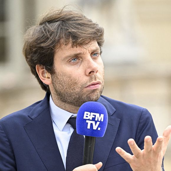Benjamin Duhamel de BFM TV lors de la journée d'accueil des nouveaux députés à l'Assemblée nationale après le second tour des élections législatives, à Paris, France, le 8 juillet 2024. Photo par Victor Joly/ABACAPRESS.COM