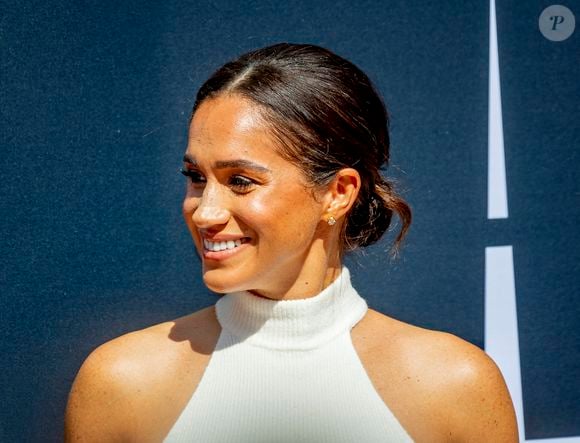 Meghan Markle, duchesse de Sussex, arrive à l'hôtel de ville pour l'événement Invictus Games Dusseldorf 2023 One Year to Go, à Düsseldorf, Allemagne, le 6 septembre 2022. Royalportraits Europe/Bernard Rubsamen / Bestimage
