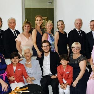 Céline Dion avec toute sa famille pour les 90 ans de sa mère. Photo : Facebook/Céline Dion