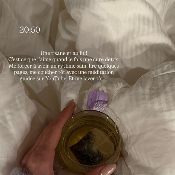 Sur place, elle mange équilibré, veille à bien s'hydrater.

Iris Mittenaere en cure dans une clinique loin d'Antoine Dupont.